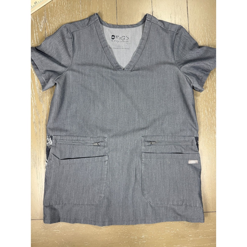 FIGS Scrub‎ Top Women Medium Gray Tropical Leaf Print V-Neck 4-Pocket Nurse
